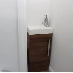 Holiday home Newly Refurbished 3 Bed 2.5 Bath House In, Staines-upon-Thames