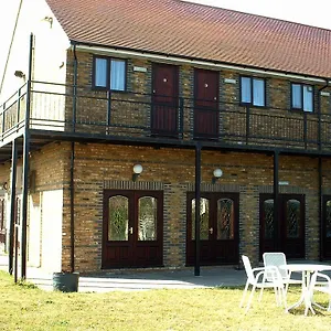 Guest house Riverside, Yiewsley