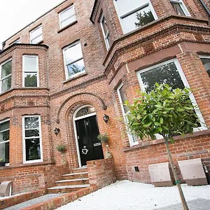 queens-quarter-apartment.belfasthotelsireland.com/